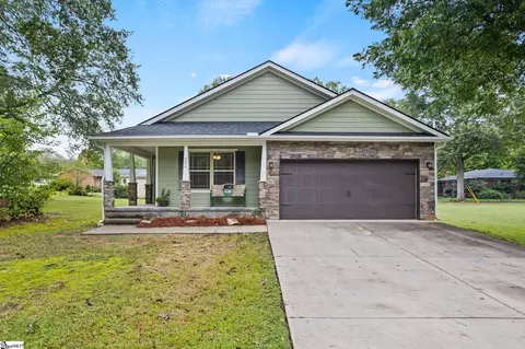 204 Inn Cir, Fountain Inn, SC 29644