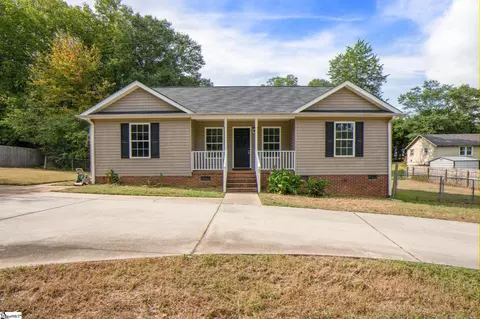 7 Parker Rd, Taylors, SC 29687