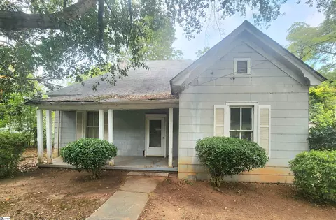 207 Highland Ave, Greer, SC 29651