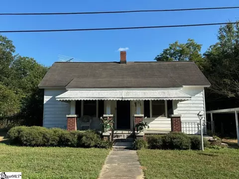 16 Stevens St, Laurens, SC 29360