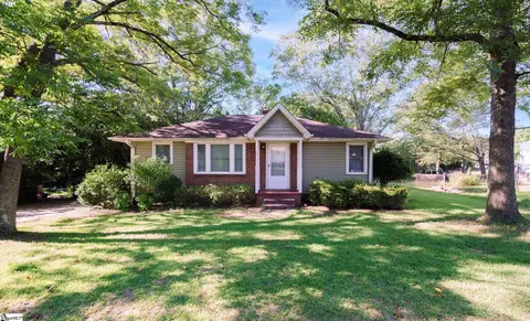 35 N Acres Dr, Greenville, SC 29609
