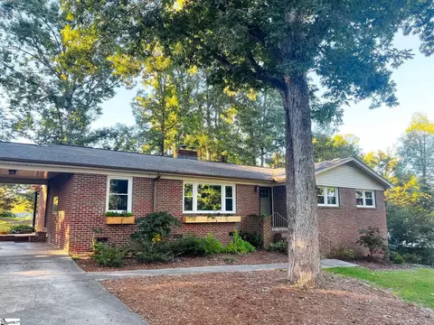8 Shadydale Ct, Greenville, SC 29615