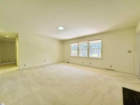 Living - 107 Playground Rd, Walhalla, SC 29691 photo 4 of 8