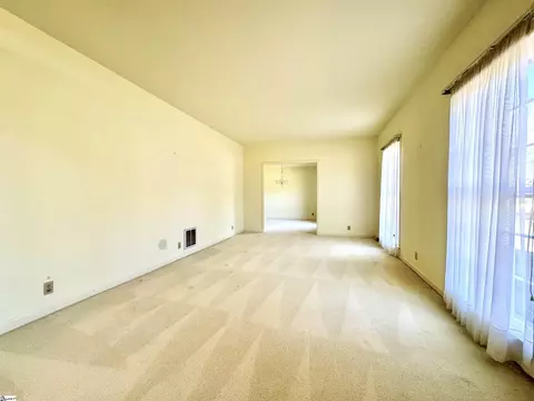 Living - 107 Playground Rd, Walhalla, SC 29691 photo 7 of 8