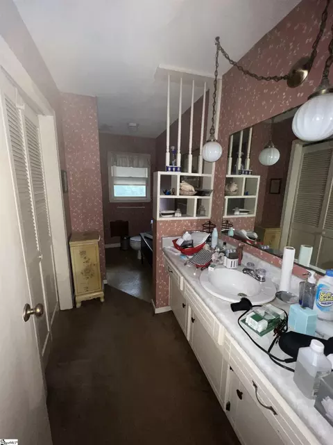 Bath - 202 Tarleton Way, Greer, SC 29650 photo 2 of 4