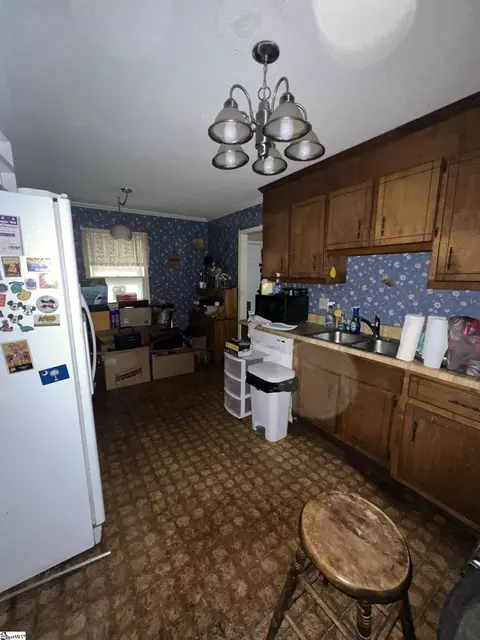 Kitchen - 202 Tarleton Way, Greer, SC 29650 photo 2 of 3
