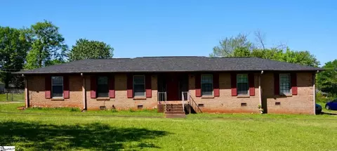 13 Wedgefield Dr, Boiling Springs, SC 29316