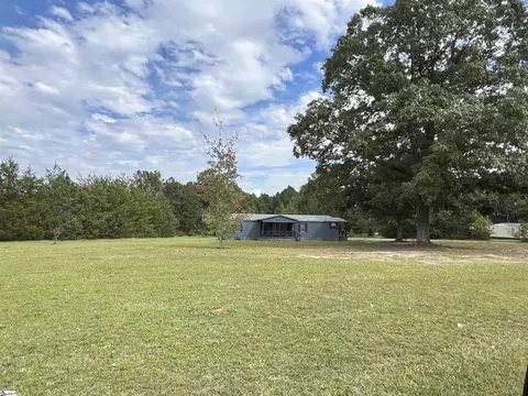554 Lighthouse Rd, Enoree, SC 29335