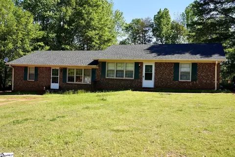 14 Wedgefield Dr, Boiling Springs, SC 29316