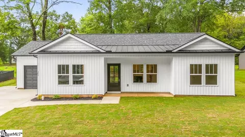205 N Laurel Ave, Landrum, SC 29356