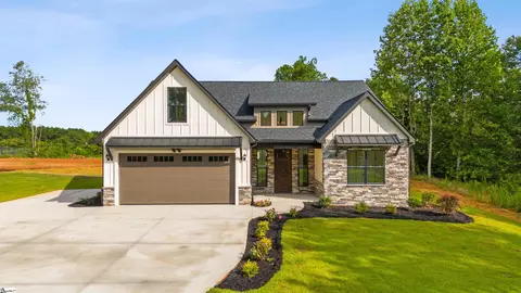 428 Honeysuckle Rd, Campobello, SC 29322