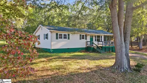 120 Compton Dr, Wellford, SC 29385