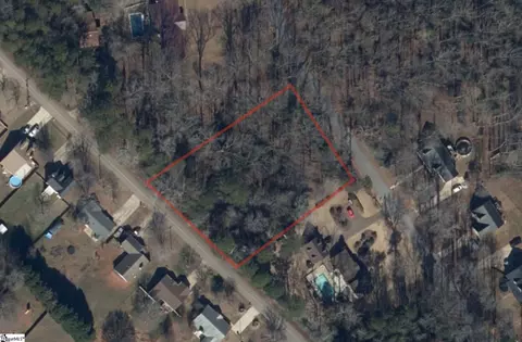 352 Driftwood Dr, Piedmont, SC 29673
