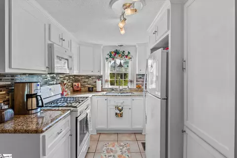 Kitchen - 2 Capers St, Pelzer, SC 29669 photo 2 of 5