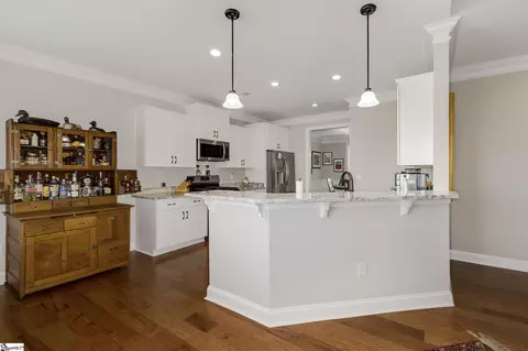 Kitchen - 1011 Waterside Dr, Easley, SC 29642 photo 4 of 5
