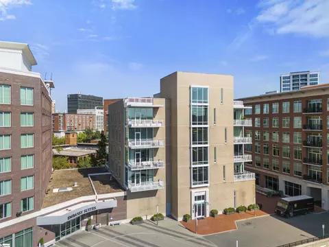 220 Riverplace St UNIT 402, Greenville, SC 29601