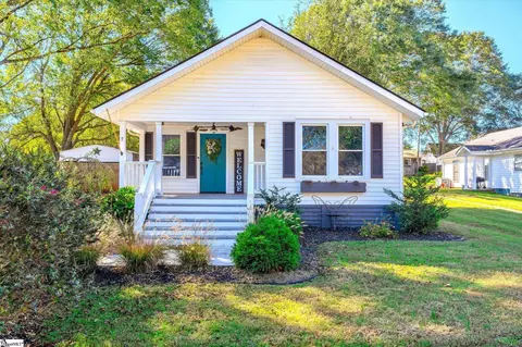 7 Park St, Pelzer, SC 29669
