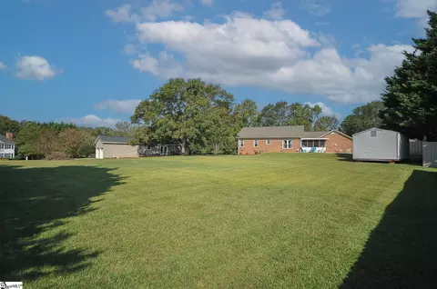 Exterior - 304 Rackley Ln, Easley, SC 29642 photo 6 of 8