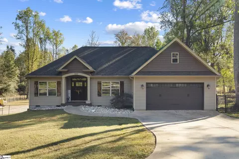 180 Brookgreen Dr, Inman, SC 29349