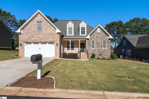 10 Manorwood Ct, Simpsonville, SC 29681