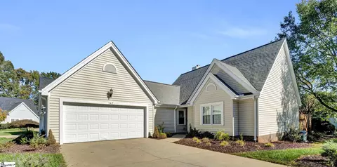 147 Forest Lake Dr, Simpsonville, SC 29681