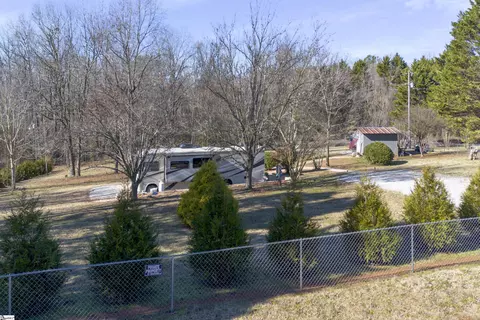 477 Wilderness Rd, Fair Play, SC 29643