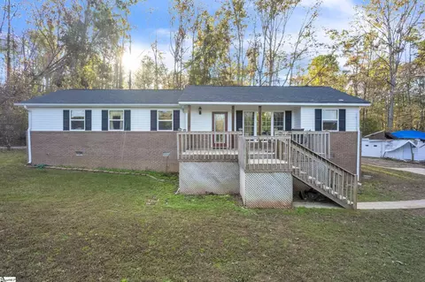 15 Hammons Rd, Travelers Rest, SC 29690