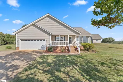 233 Campaign Trl, Duncan, SC 29334