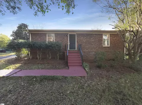 24 Brooktown Ct, Wellford, SC 29385