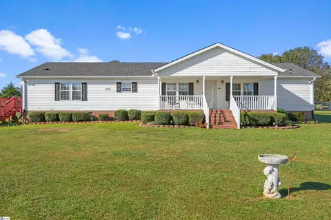332 Sara Ann Ln, Roebuck, SC 29376