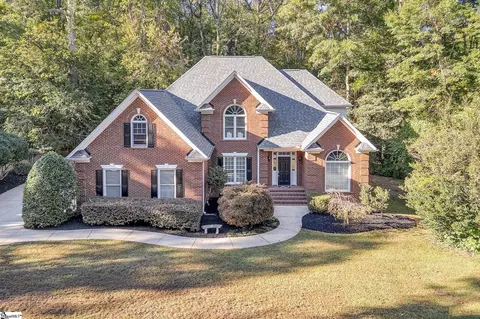 106 Wolf Run Dr, Simpsonville, SC 29681