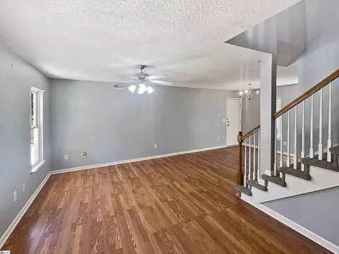 Living - 246 Springfield Cir, Easley, SC 29642 photo 2 of 4
