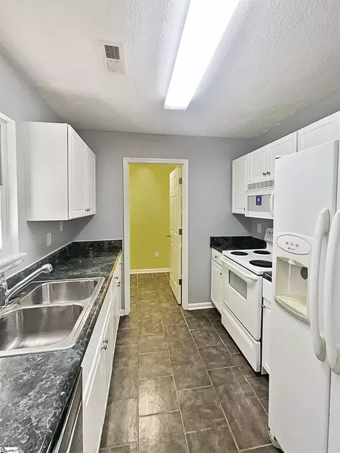 Kitchen - 246 Springfield Cir, Easley, SC 29642 photo 1 of 2