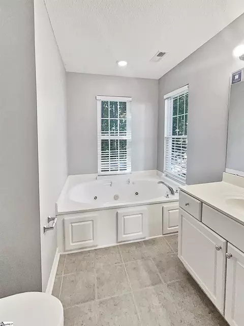 Bath - 246 Springfield Cir, Easley, SC 29642 photo 2 of 3