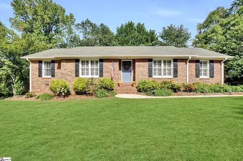 5 Hitching Post Ln, Greenville, SC 29615