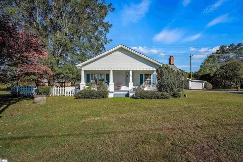809 Blue Ridge Ave, Belton, SC 29627