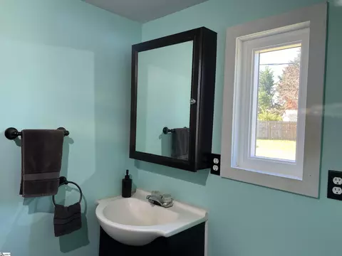 212 E Briar Ridge Rd, Williamston, SC 29697 photo 9