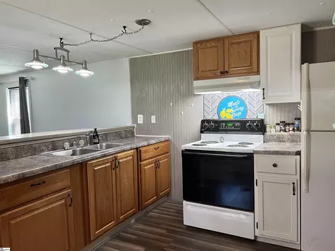 212 E Briar Ridge Rd, Williamston, SC 29697 photo 2