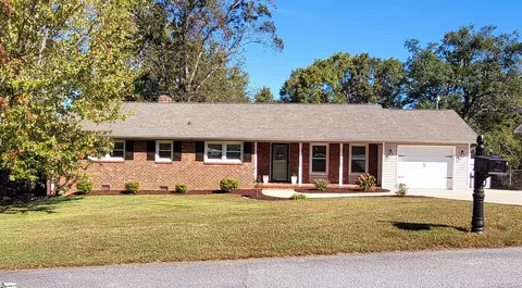 19 Northway Dr, Taylors, SC 29687