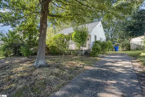 16 Skyland Dr, Greenville, SC 29607
