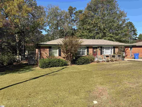 300 Kingswood Dr, Greenville, SC 29611