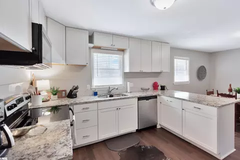 Kitchen - 124 Ashley Dr, Pelzer, SC 29669 photo 4 of 4