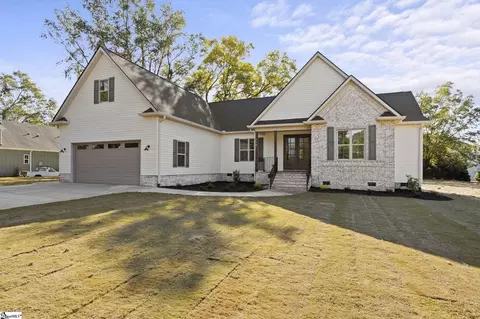 118 Rodgers Rd, Greer, SC 29650