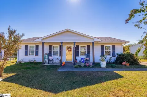 225 Wolfe Ln, Inman, SC 29349