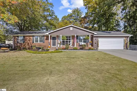 4 Fairbrook Ln, Greenville, SC 29617