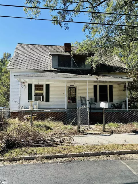 1007 N Sloan St, Clinton, SC 29325