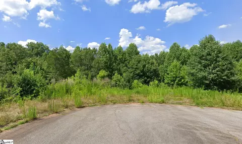 911 Aragon Ct, Boiling Springs, SC 29316