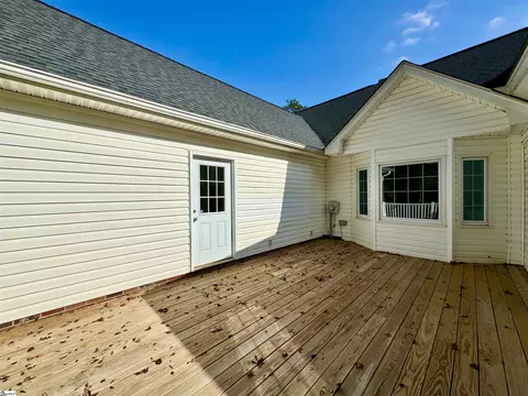 Exterior - 300 Tanner Rd, Taylors, SC 29687 photo 2 of 8