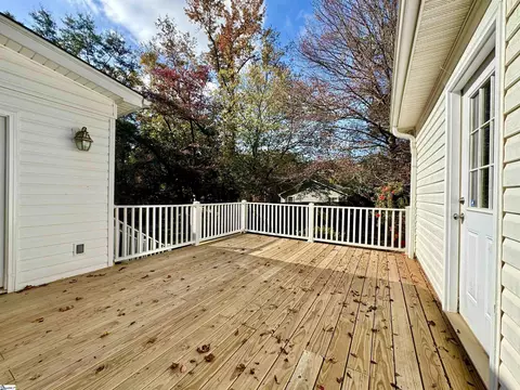 Exterior - 300 Tanner Rd, Taylors, SC 29687 photo 3 of 8