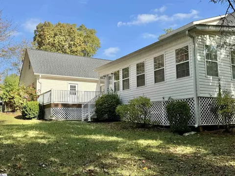 Exterior - 300 Tanner Rd, Taylors, SC 29687 photo 6 of 8